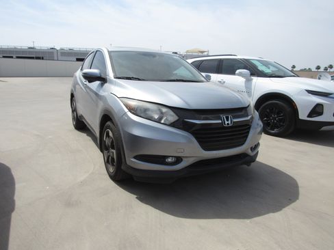 Used 2018 Honda HR-V EX image 2