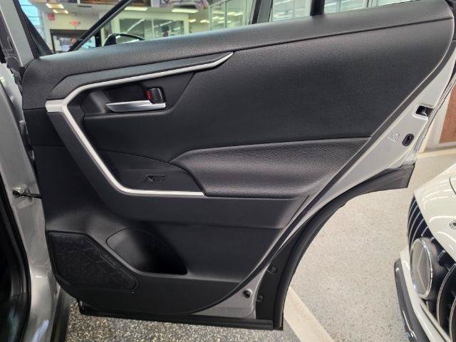 Used 2025 Toyota RAV4 XLE AWD/4WD image 32