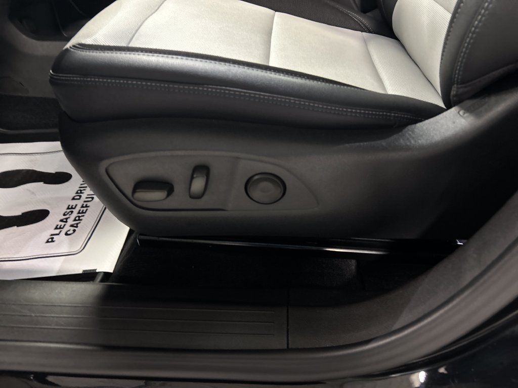 Used 2024 Chevrolet Equinox EV LT w/ LPO, Trailering Package FWD image 13