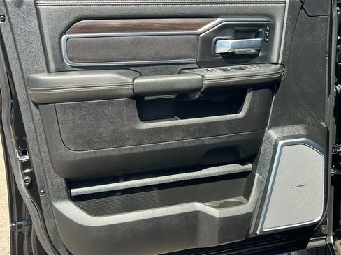 Used 2025 RAM 3500 Laramie AWD/4WD image 20