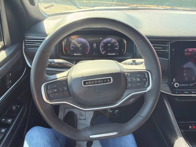 Used 2024 Jeep Wagoneer L Series II RWD image 14