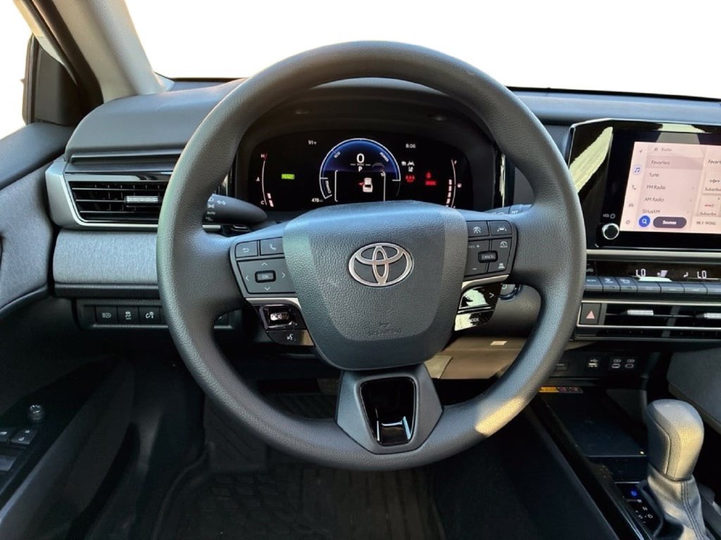 Used 2025 Toyota Camry LE FWD image 18