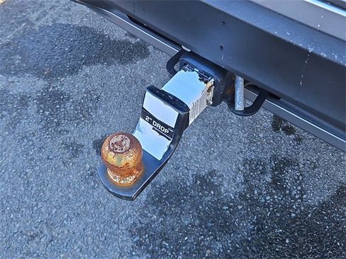 Used 2022 Ford Explorer XLT w/ Equipment Group 202A image 23