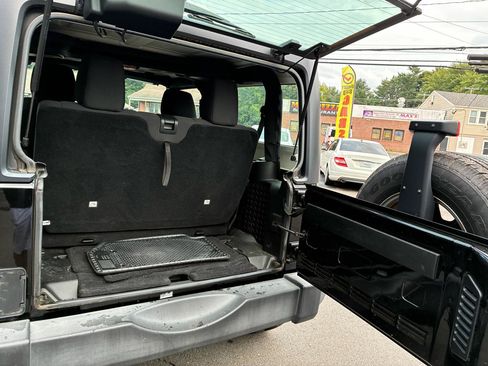 Used 2015 Jeep Wrangler Sport w/ Connectivity Group AWD/4WD image 22