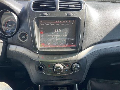 Used 2015 Dodge Journey Crossroad w/ Flexible Seating Group image 37