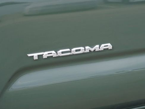 Used 2021 Toyota Tacoma TRD Sport w/ Technology Package image 10