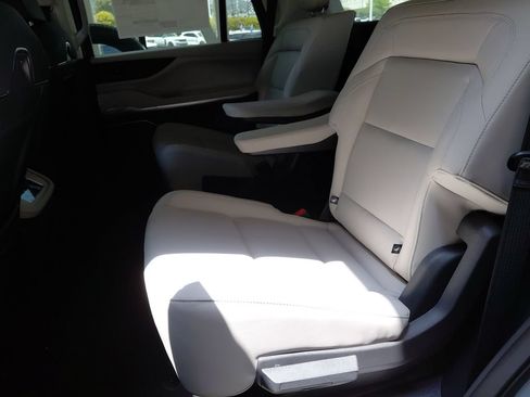 New 2026 Lincoln Navigator Premiere AWD/4WD image 21