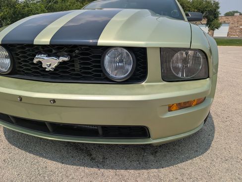 Used 2005 Ford Mustang GT Premium RWD image 37