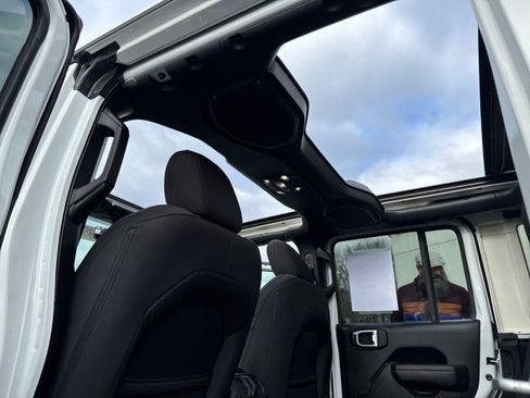 Used 2022 Jeep Wrangler Unlimited Sport w/ Sun And Sound Package image 17