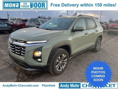 Used 2025 Chevrolet Equinox LT w/ Convenience Package II image 2