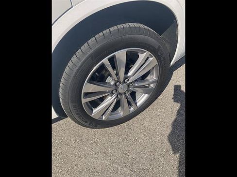 Certified 2024 Cadillac XT6 Premium Luxury w/ Technology Package AWD/4WD image 17
