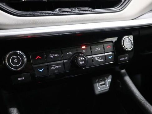 Used 2023 Jeep Compass Limited w/ Sun and Sound Group AWD/4WD image 30