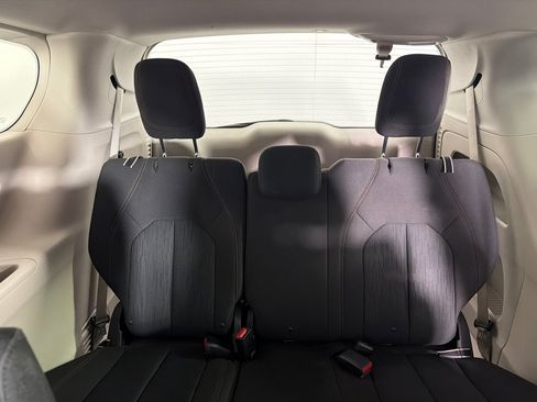 Used 2017 Chrysler Pacifica LX FWD image 20