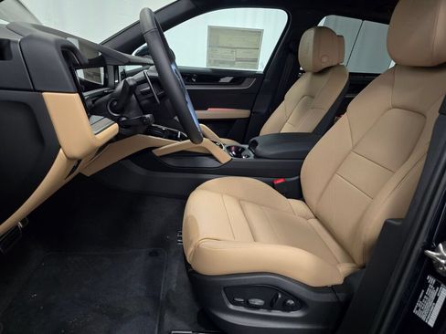 Certified 2026 Porsche Cayenne AWD/4WD image 14