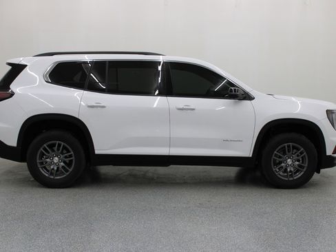 Used 2025 GMC Acadia Elevation image 2