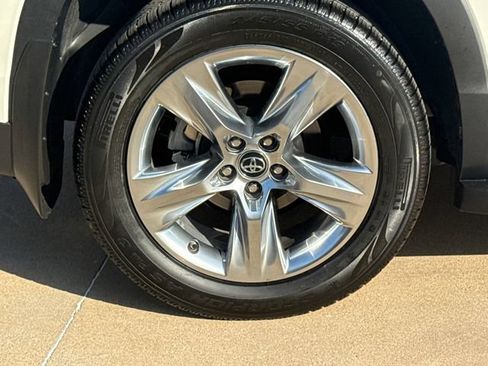 Used 2019 Toyota Highlander Limited FWD image 9