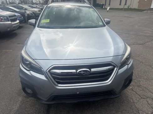 Used 2018 Subaru Outback 3.6R Limited image 2