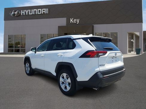 Used 2021 Toyota RAV4 XLE w/ Convenience Package AWD/4WD image 5