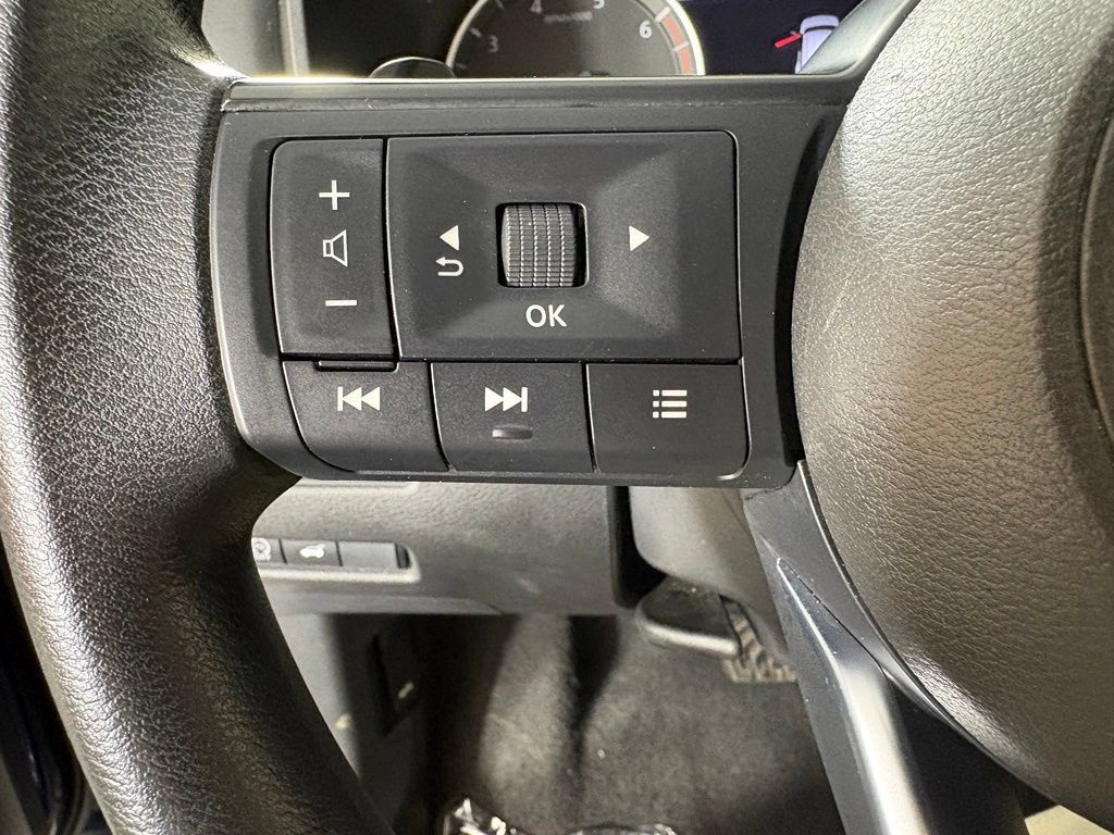 Used 2024 Nissan Rogue SV FWD image 28