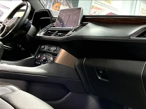 Certified 2023 Chevrolet Suburban High Country image 14