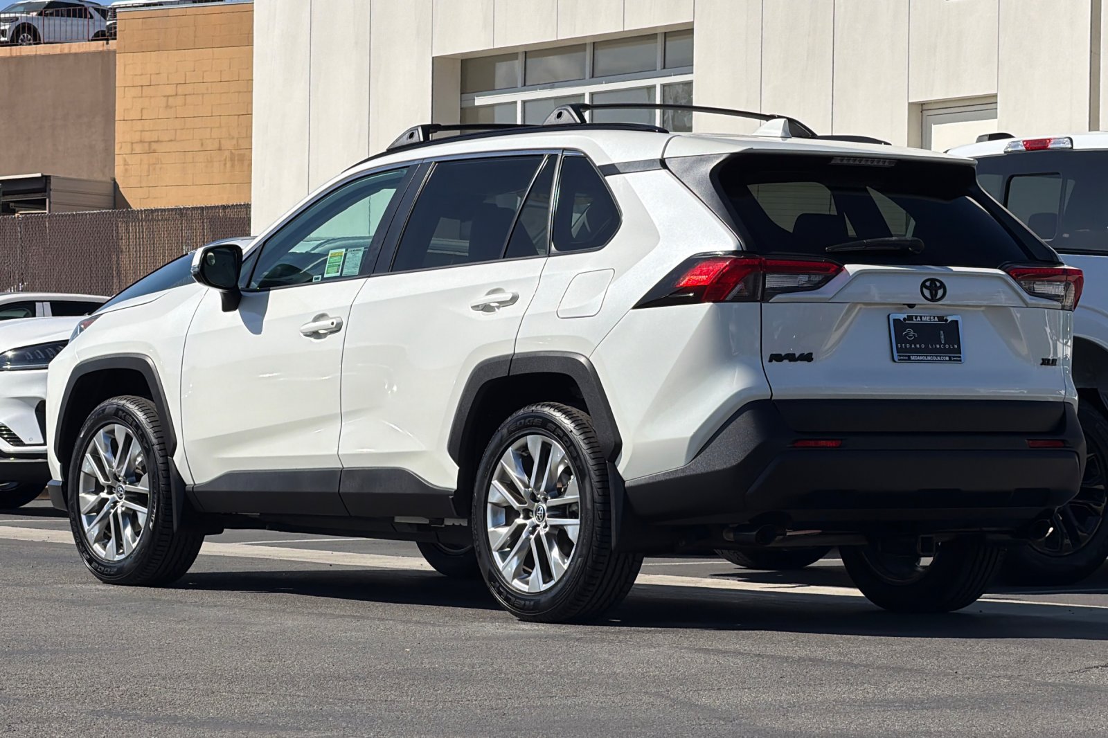 Used 2021 Toyota RAV4 XLE Premium FWD image 5