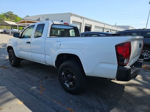 Used 2018 Toyota Tacoma SR image 10