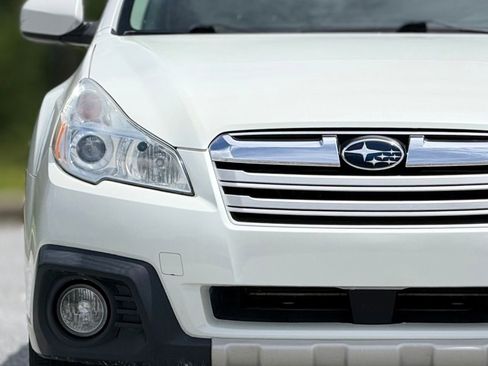 Used 2013 Subaru Outback 2.5i Limited AWD/4WD image 14