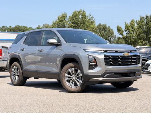 Used 2025 Chevrolet Equinox LT FWD image 2