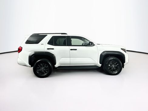 Used 2025 Toyota 4Runner SR5 AWD/4WD image 10