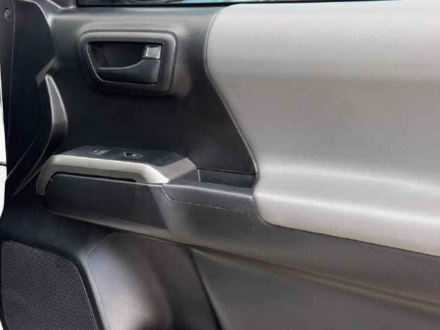 Used 2022 Toyota Tacoma SR5 RWD image 28