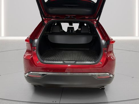 Used 2022 Toyota Venza XLE image 24