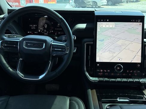 Used 2025 GMC Yukon Denali w/ Sun & Power Step Package image 4