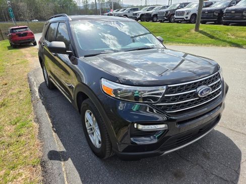 Used 2023 Ford Explorer XLT w/ Equipment Group 202A image 3