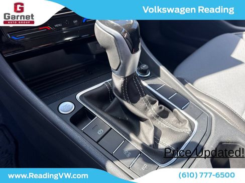 Used 2025 Volkswagen Jetta SE FWD image 15