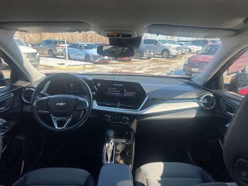 Used 2025 Chevrolet Trax LT w/ Driver Confidence Package image 18