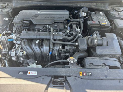 Used 2025 Hyundai Elantra SEL FWD image 9