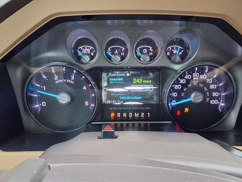 Used 2011 Ford F250 Lariat w/ Lariat Interior Pkg image 13