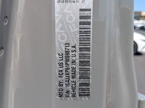 Used 2023 Jeep Wrangler Unlimited Sahara image 23