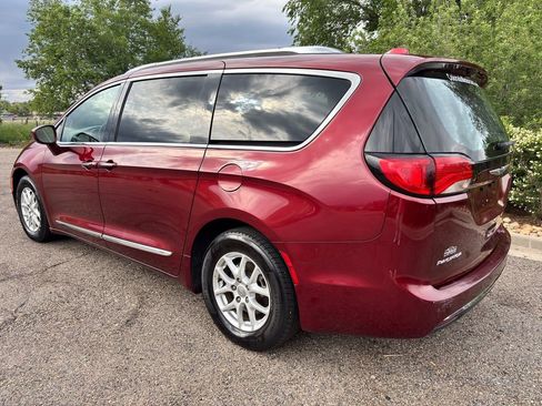 Used 2020 Chrysler Pacifica Touring-L FWD image 9