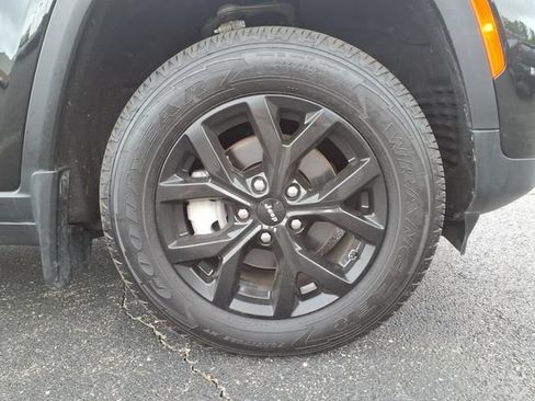 Certified 2022 Jeep Grand Cherokee Limited w/ Trailer Tow Prep Group (B) AWD/4WD image 9