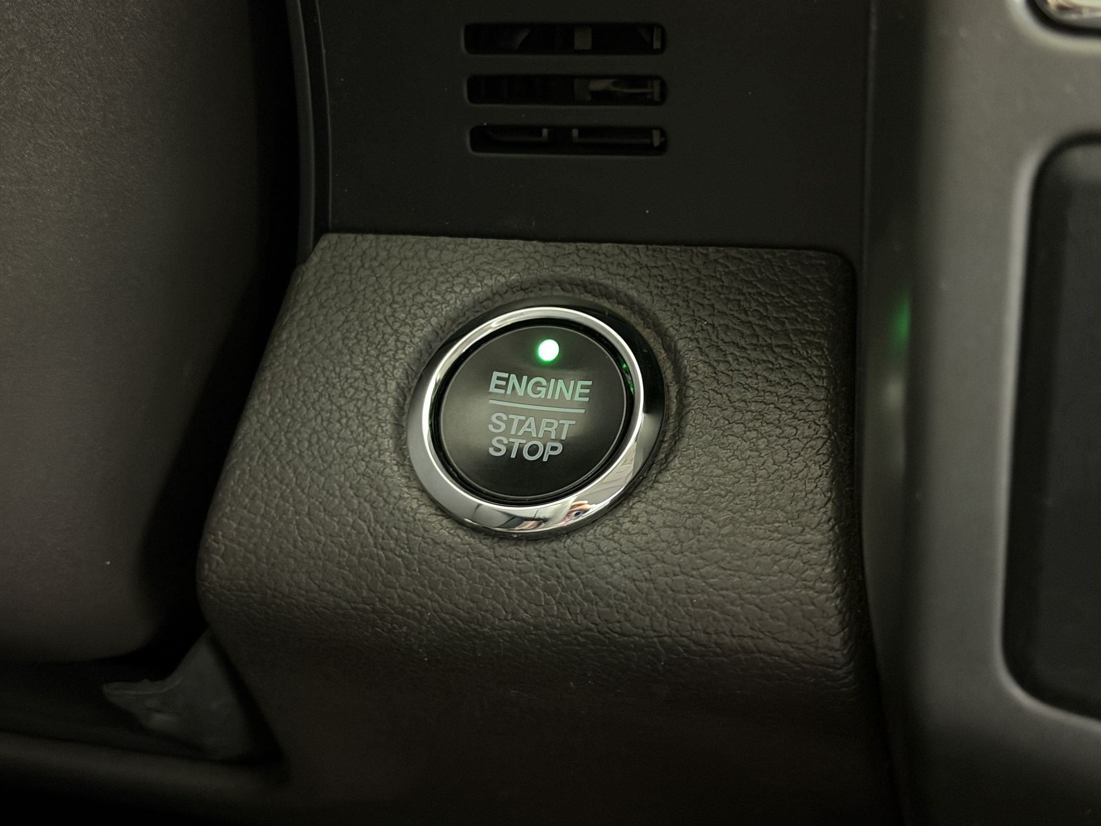 Used 2020 Ford Expedition XLT w/ Equipment Group 202A AWD/4WD image 17
