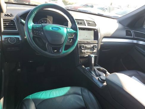 Used 2017 Ford Explorer XLT w/ Equipment Group 202A AWD/4WD image 10
