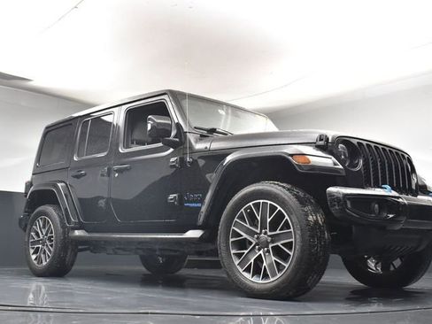Used 2022 Jeep Wrangler Unlimited Sahara image 31