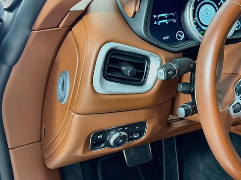 Used 2020 Aston Martin DB11 Volante RWD image 10