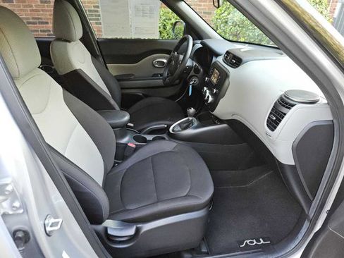 Used 2018 Kia Soul ! image 29
