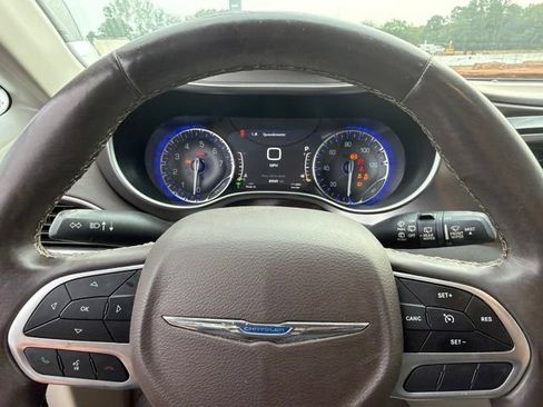 Used 2017 Chrysler Pacifica Touring-L Plus w/ Tire & Wheel Group FWD image 11