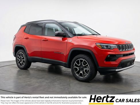 Used 2025 Jeep Compass Trailhawk AWD/4WD image 1