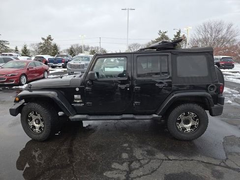 Used 2013 Jeep Wrangler Unlimited Sahara image 20