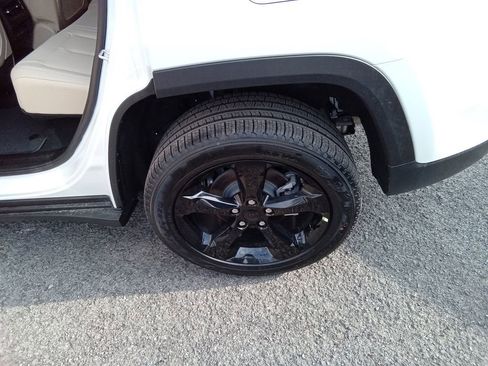 New 2026 Jeep Grand Cherokee Limited w/ Limited Altitude Package image 28