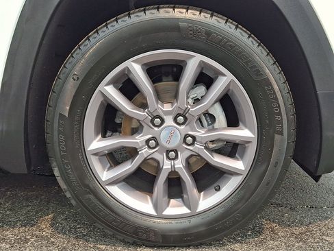 Used 2024 GMC Terrain SLT AWD/4WD image 8